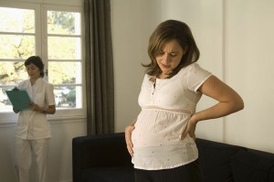 Chứng đau lưng ở thai phụ được điều trị như thế nào