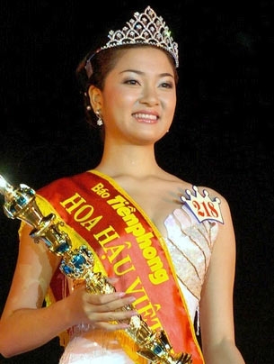 Con đường đăng quang của 13 Hoa hậu Việt Nam qua 16 năm 9