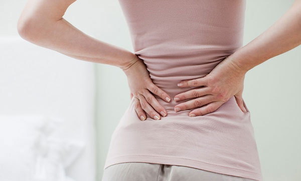 Cơn đau vùng thắt lưng có thể là dấu hiệu của bệnh viêm nhiễm phụ khoa