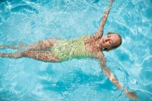 1-Nguy cơ tiềm ẩn khi bạn đi bơi mùa hè