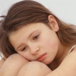 Giun kim chính là một trong những nguyên nhân gây viêm âm đạo ở trẻ em